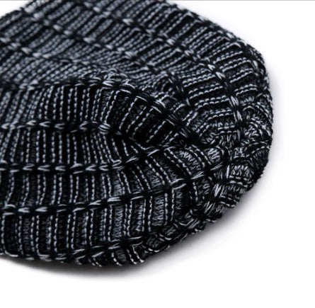 Coarse knitted gray / black hat in acrylic 1212