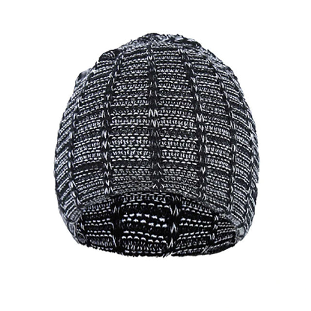 Coarse knitted gray / black hat in acrylic 1212