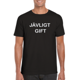 Jävligt Gift rundhalsad t-shirt 5053